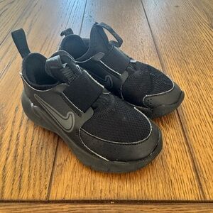 Nike Kids Black and Gray Sneakers